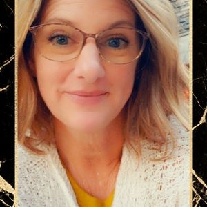 Meet your Posher, Rena